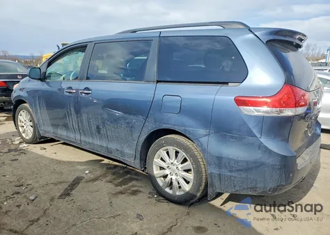2014 Toyota Sienna Xle z USA, uszkodzony, nr VIN 5TDDK3DC8ES072456